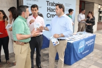 Javier Cuenca y Francisco Núñez, en la mesa informativa de Calle del Rosario con Arquitecto Vandelvira de Albacete.