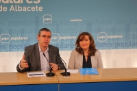Vicente Aroca y Rosario Rodríguez, en la sede provincial del PP.