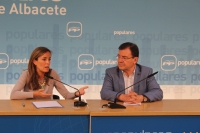 Carmen Navarro y Francisco Molinero, en rueda de prensa.