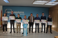 Núñez, junto con los miembros de NNGG en la rueda de prensa.