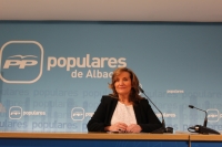 Rosario Rodríguez, en la sede provincial del PP, durante la rueda de prensa.