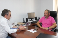 Antonio Martínez y José Ángel Fragoso, en el Ayuntamiento de Montalvos.