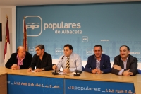 Núñez, junto con los candidatos del PP en La Roda, Almansa, Hellín y Villarrobledo.