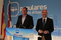 Juan Marcos Molina y Ernesto Javier Ballesteros en rueda de prensa.