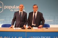 Juan Marcos Molina y Francisco Vizcaíno en rueda de prensa.