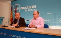 Juan Marcos Molina y Pedro Garrido en rueda de prensa.