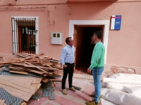 Antonio Martínez y Antonio García Docón, junto al que será nuevo Centro de Salud de Liétor.