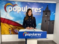 María Gil, en la sede del PP de La Roda.