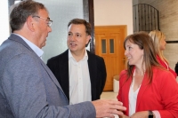Abrilio Vizcvaíno, junto a Manuel Serrano y Tania Andicoberry.