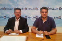 Juan Antonio Moreno y Manuel Serena, en la sede del PP de Hellín.