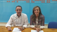 Manuel Mínguez y Carmen Navarro, en la sede del PP de Hellín.