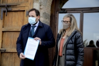 Paco Núñez, presidente del Partido Popular de Castilla-La Mancha junto a Lola Merino, portavoz del PP en las Cortes regionales