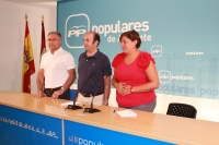 Cesárea Arnedo, Juan José Honrubia y Juan Gómez en rueda de prensa.