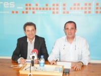 Antonio Martínez y Manuel Míngues en la sede de Hellín.