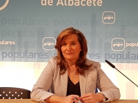 Rosario Rodríguez, en la sede provincial del PP, durante la rueda de prensa.