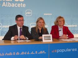 Marcial Marín, María del Mar Blanco y Carmen Bayod, en la sede provincial.