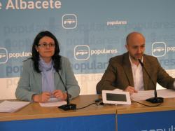 Amalia Gutiérrez y Juan Marcos Molina, en la sede provincial del PP.