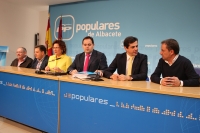 Carmen Riolobos y Francisco Núñez en rueda de prensa.