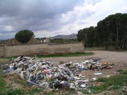 Vertedero junto al Cementerio Municipal.