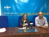 Carmen Navarro y Valentín Bueno, durante la rueda de prensa.
